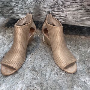 Donald j plainer gold metallic sandals